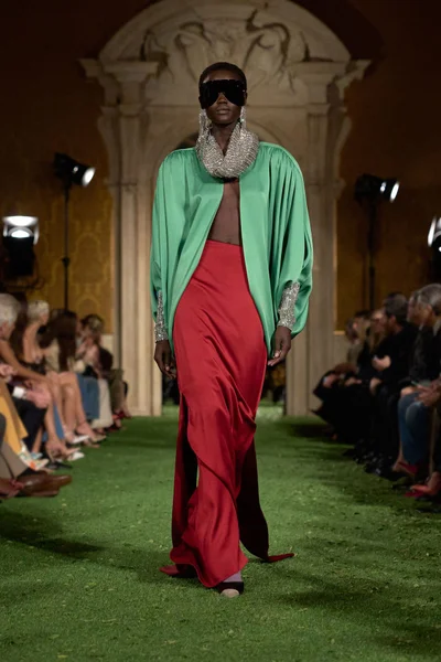 Look 12